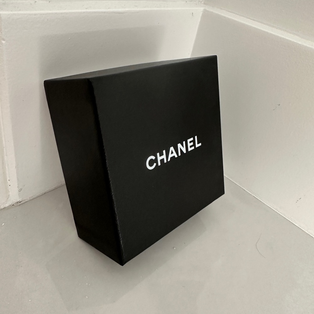 Fabulous Chanel Small Gift Box